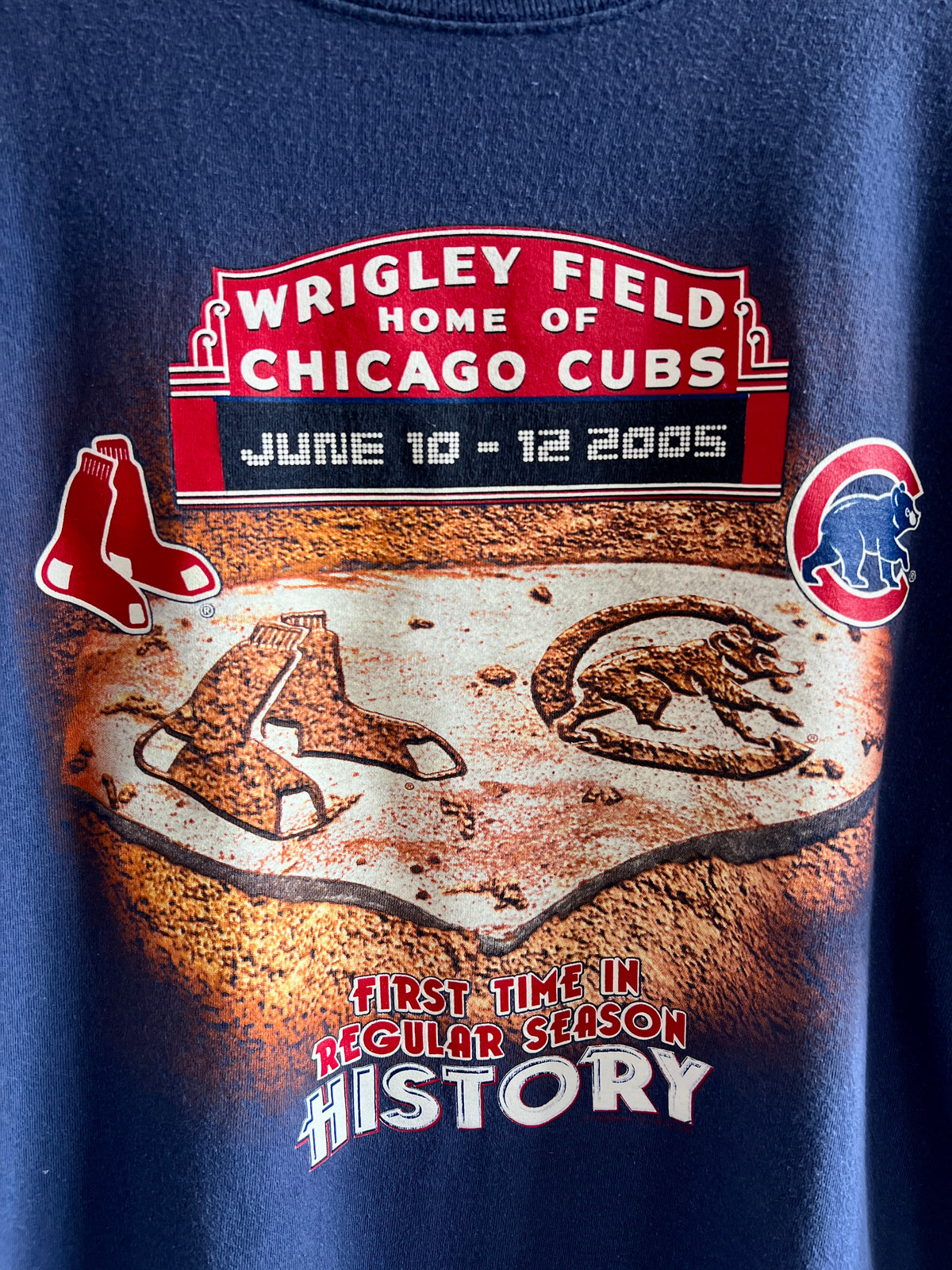 Vintage Chicago Cubs Boston Red Sox Wrigley Field ’05 T-Shirt – XL