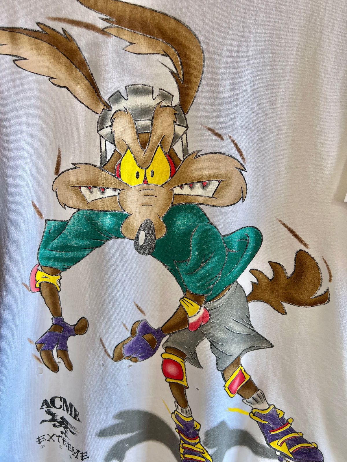 Vintage Wile E. Coyote Rollerblading ’94 Thrashed T-Shirt – L/XL
