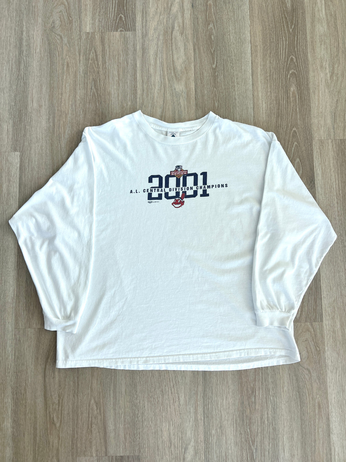 Vintage Cleveland Indians AL Central Division Champions ’01 Long-Sleeve T-Shirt – XL/XXL