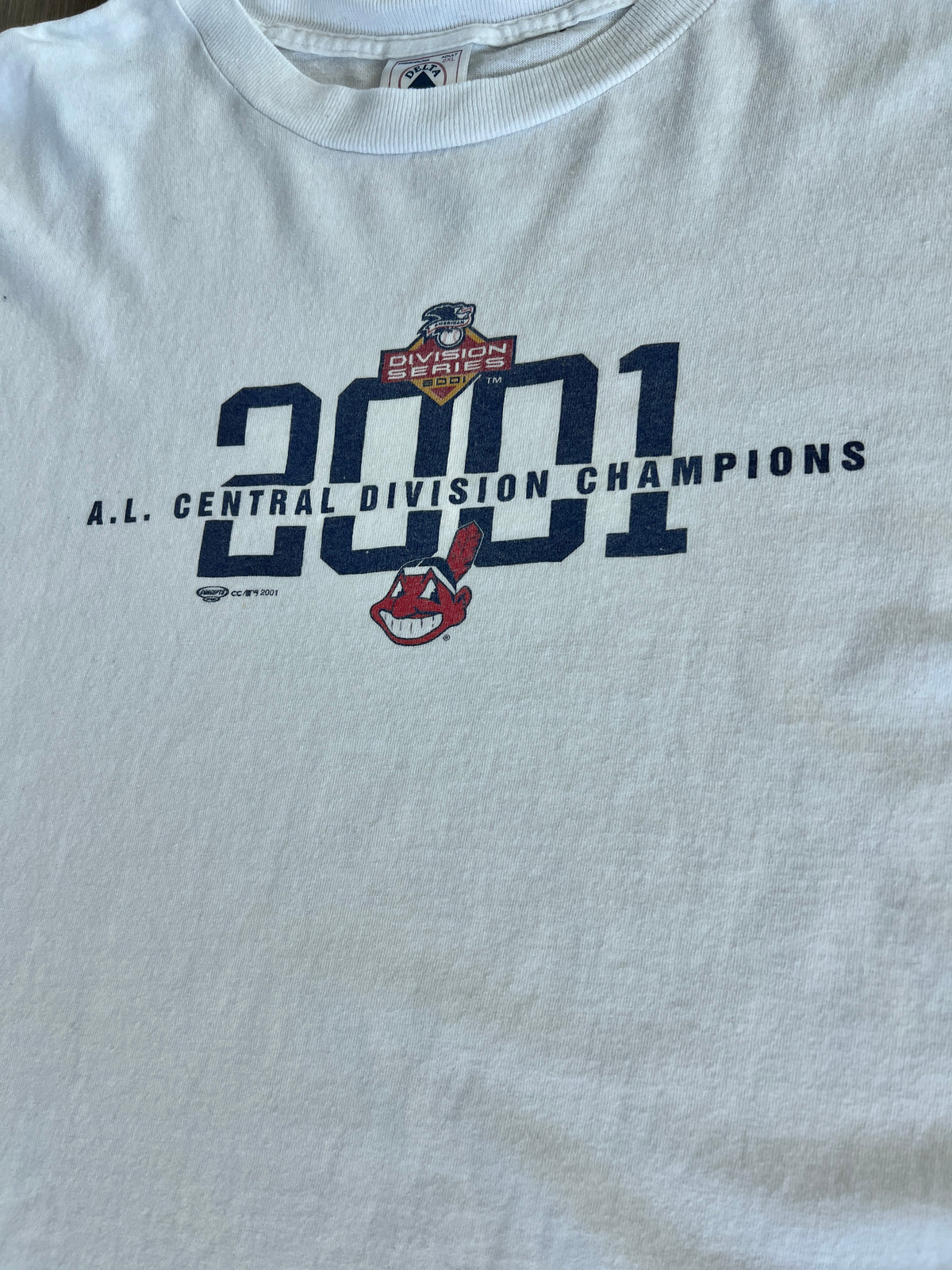 Vintage Cleveland Indians AL Central Division Champions ’01 Long-Sleeve T-Shirt – XL/XXL