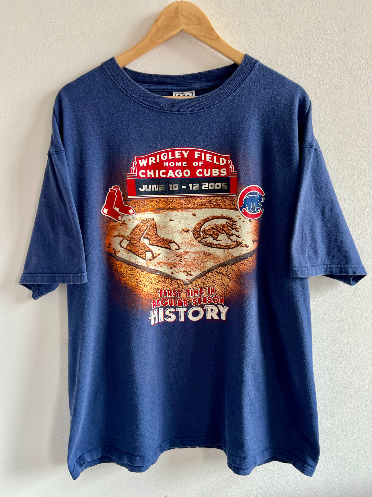 Vintage Chicago Cubs Boston Red Sox Wrigley Field ’05 T-Shirt – XL