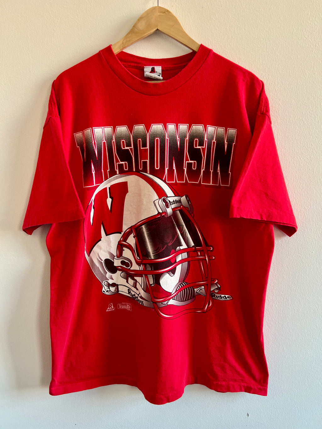 Vintage University of Wisconsin Badgers Football ’94 T-Shirt – XL