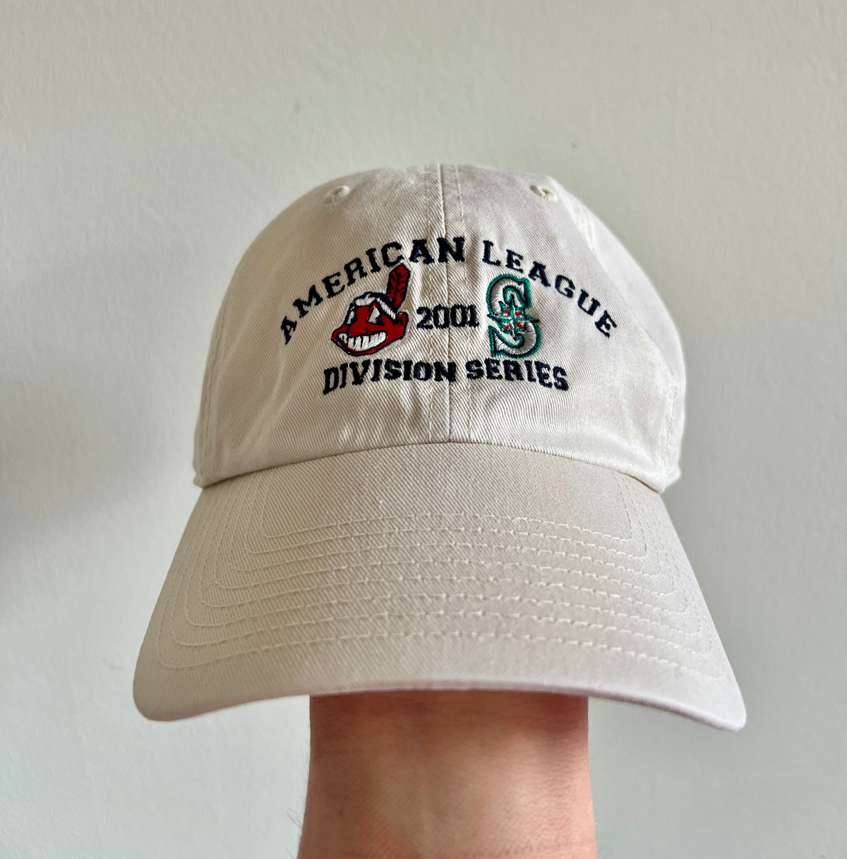 Vintage Cleveland Indians vs. Seattle Mariners ’01 Buckleback Hat