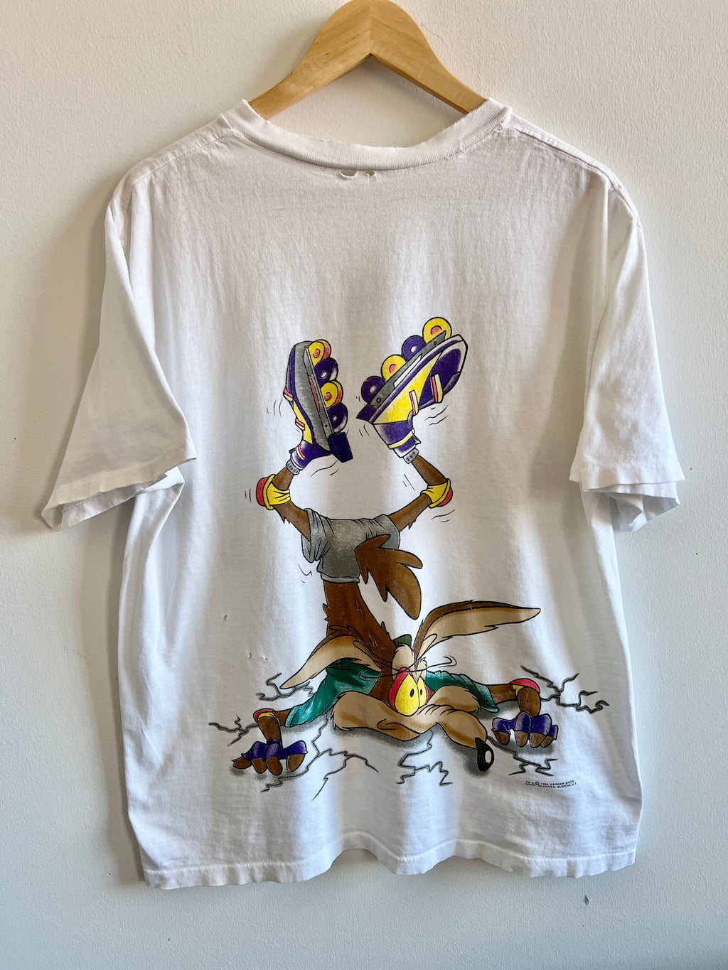 Vintage Wile E. Coyote Rollerblading ’94 Thrashed T-Shirt – L/XL