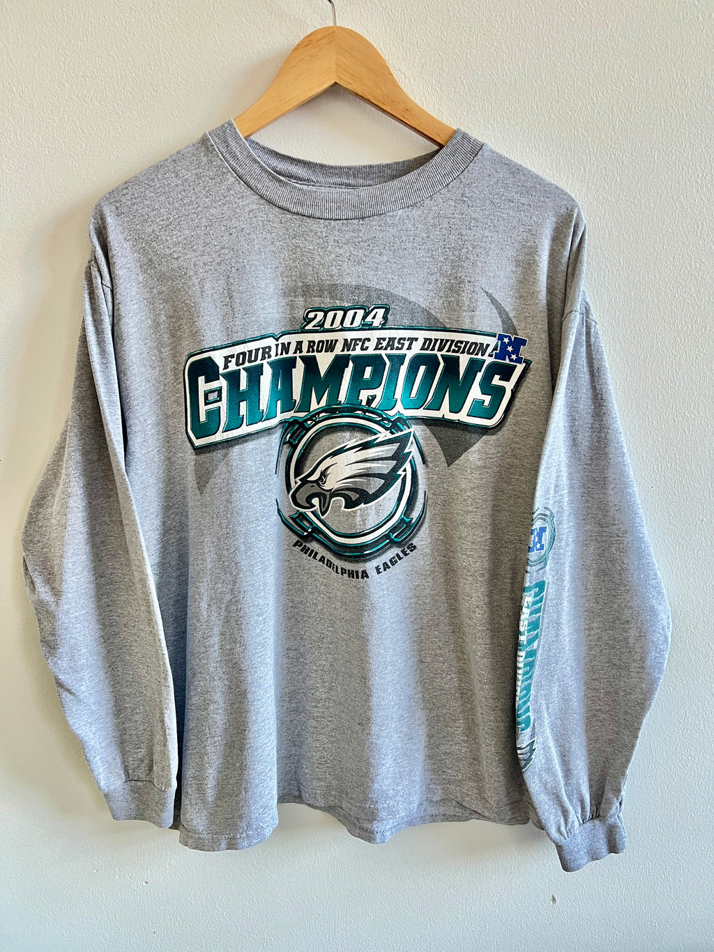 Vintage Philadelphia Eagles NFC East Champions ’04 Long-Sleeve T-Shirt – L